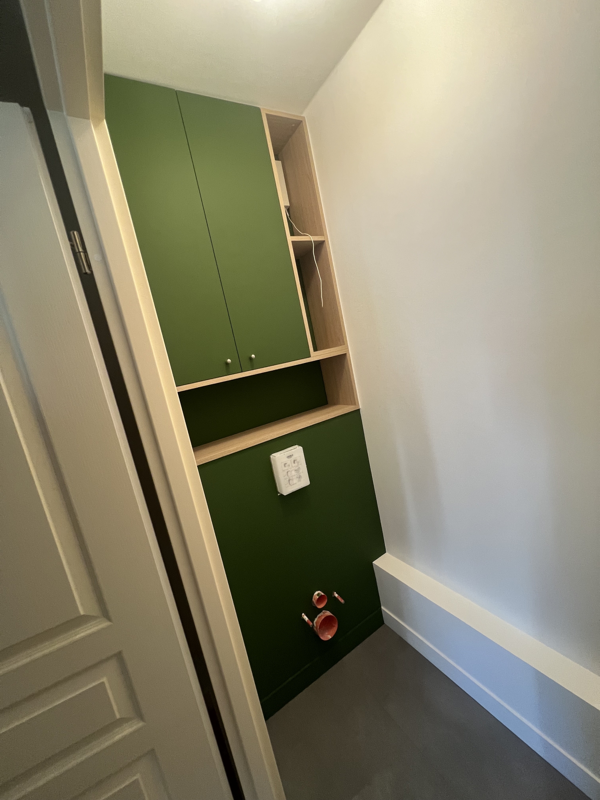 Changement d'un wc avec aménagement meuble sur mesure et mise en peinture à Bordeaux